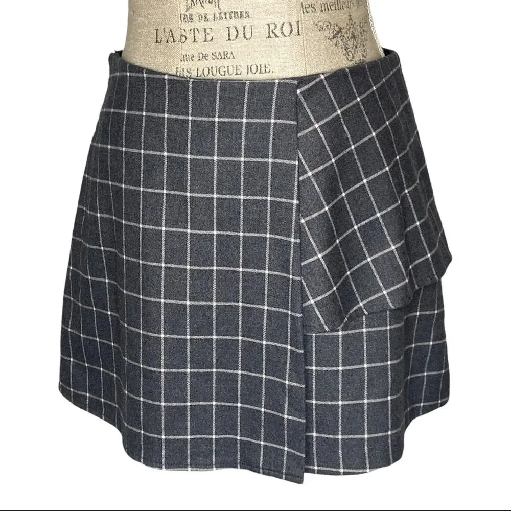 JOA Windowpane Grey And White Asymmetrical Tiered Mini Skirt Women’s Size Large